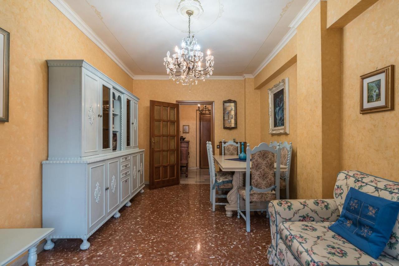 Apartment Altido Classic Style Flat With Balcony